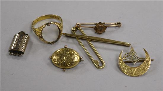 A 14K gold Turkish crescent brooch and six other items,